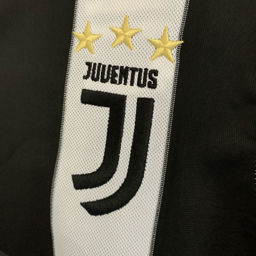 Juventus 17/18 Jerseys - Picture 6 of 12